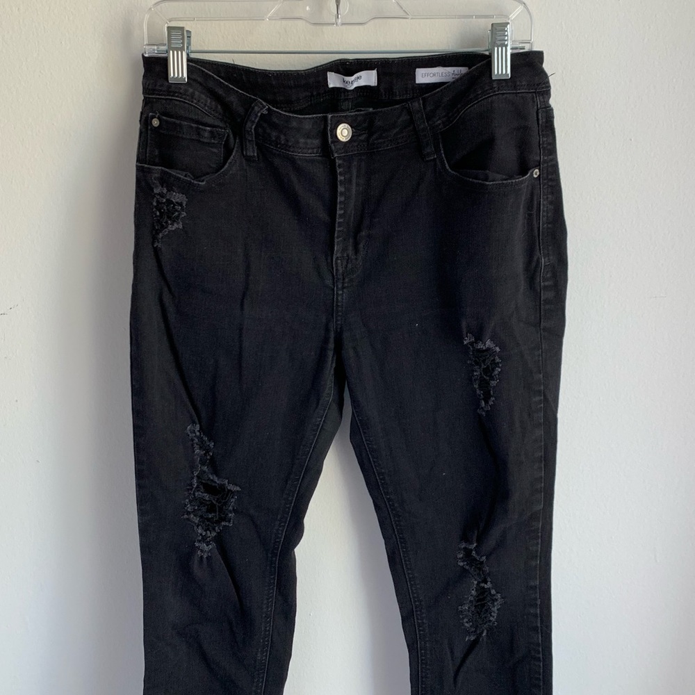 Black destroyed cropped jeans
